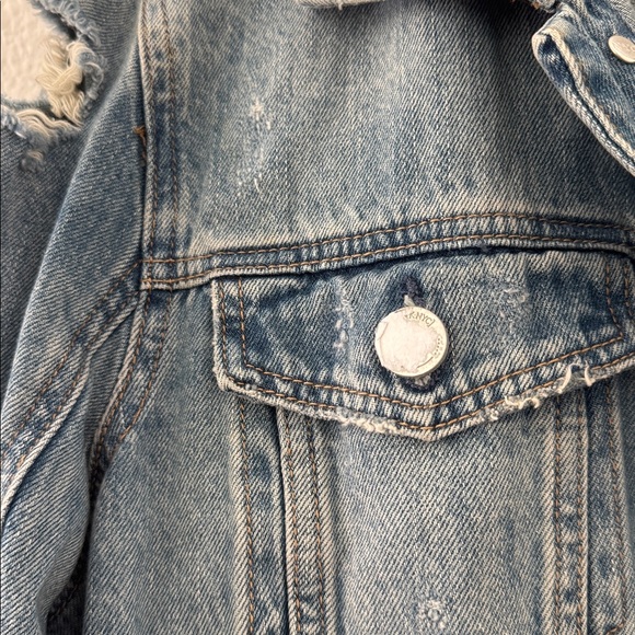 BLANK NYC Denim Jean Jacket Distressed Size Medium Frayed Hem Boho Trucker Blue - Picture 3 of 9